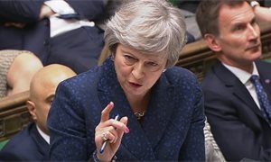 Theresa May suffers fresh Brexit defeat as peers demand UK stays in customs union